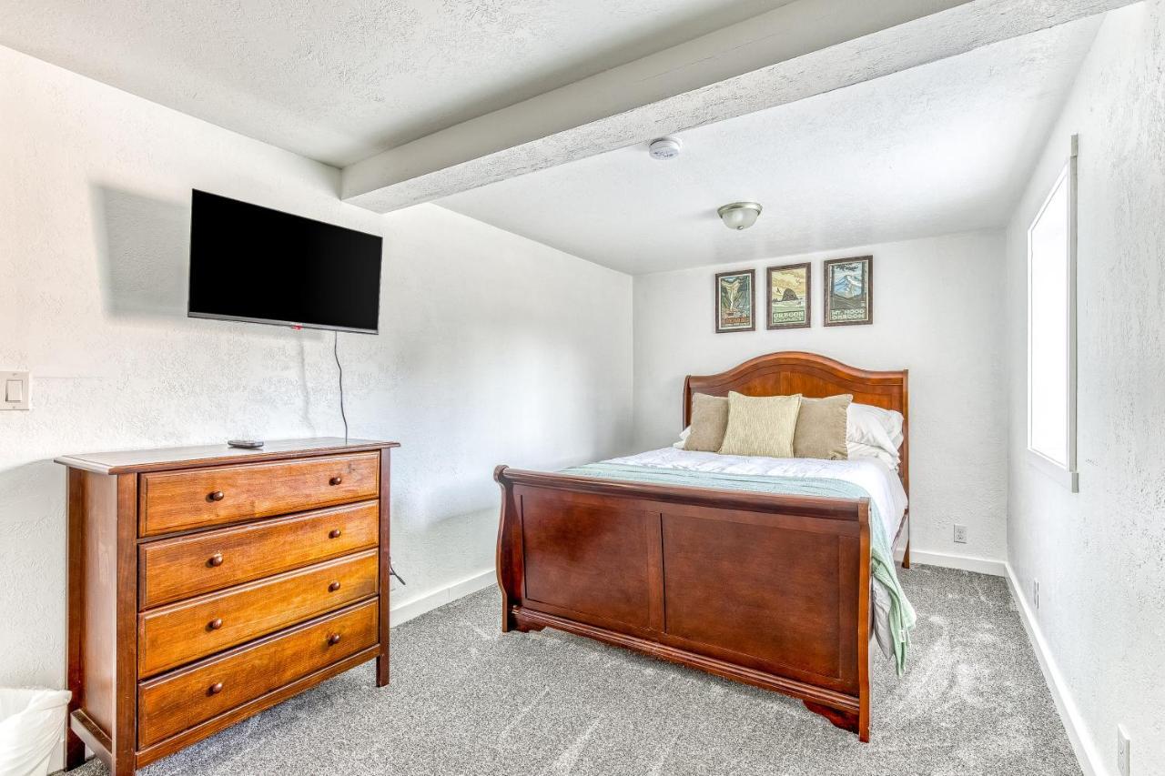 Cake By The Ocean Apartment Lincoln City Exterior photo